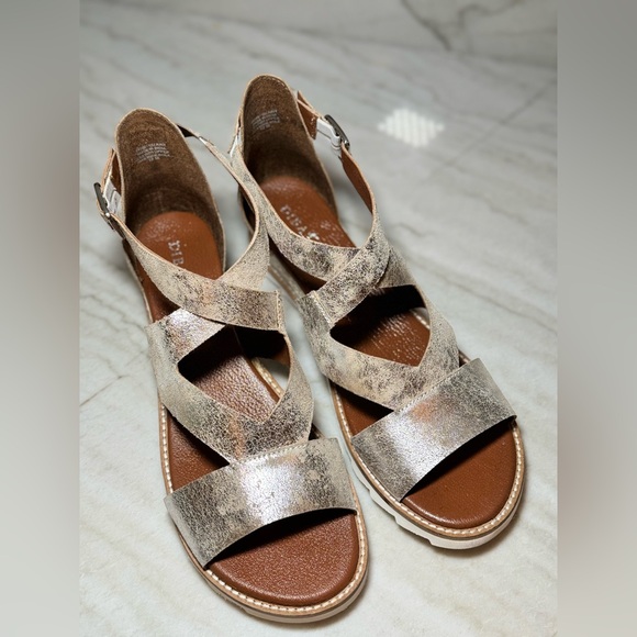 Diba True Qu Aint sandal size 12 subtle gold metallic - Picture 11 of 15